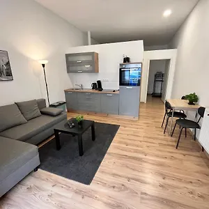 10b 40qm Wi-fi Free Parking Calm Back House Appartement